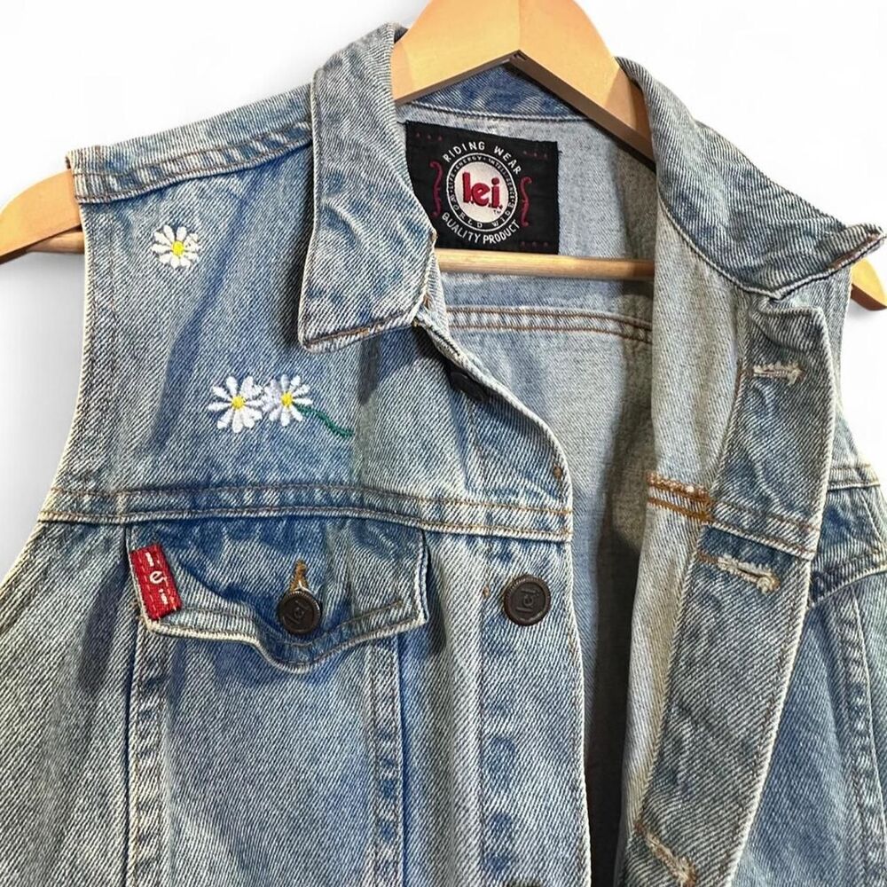 Vest - Picture 4 of 7